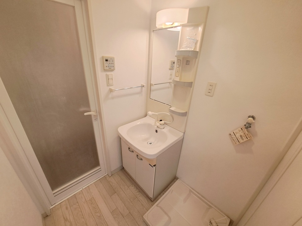 シャワー付洗面化粧台