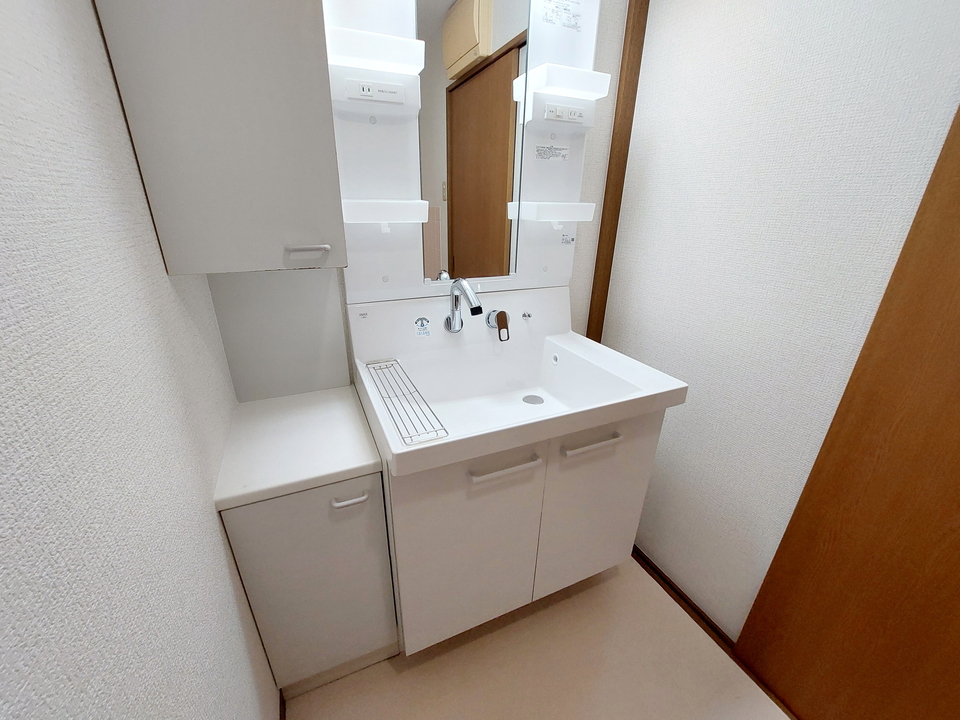シャワー付洗面化粧台
