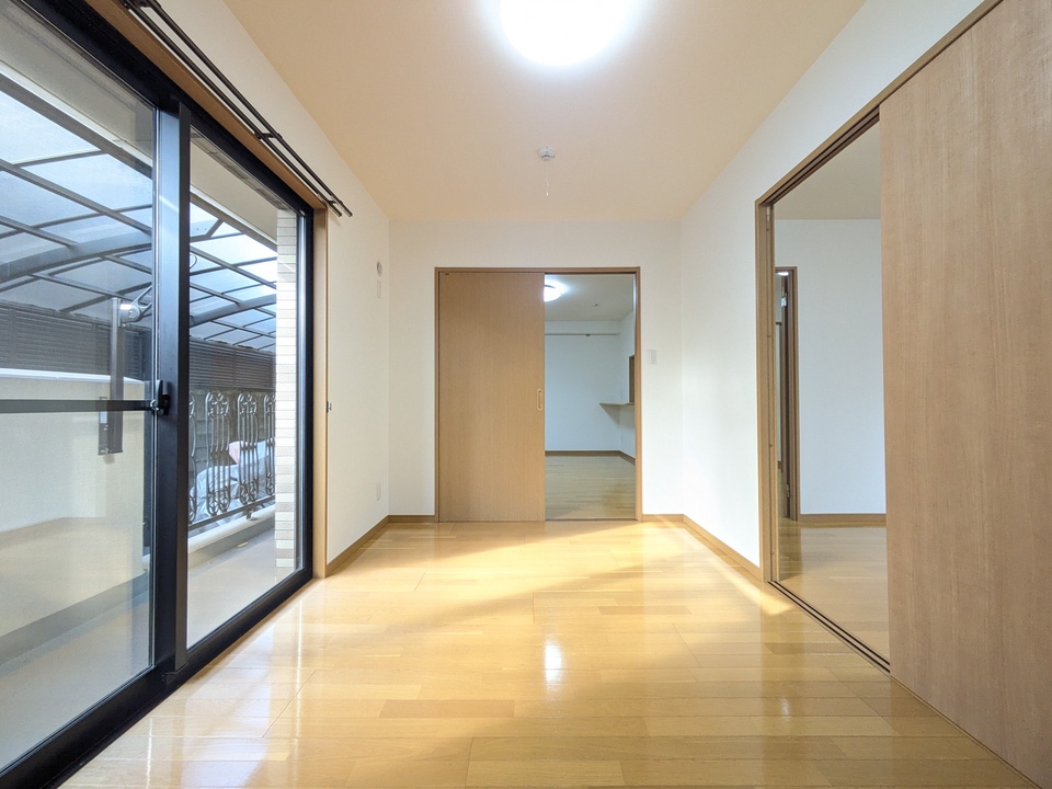 洋室6.1帖（南東側）