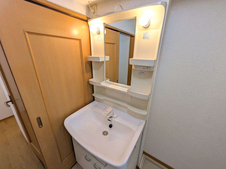 シャワー付洗面化粧台