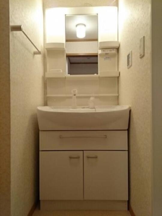 シャワー付洗面化粧台