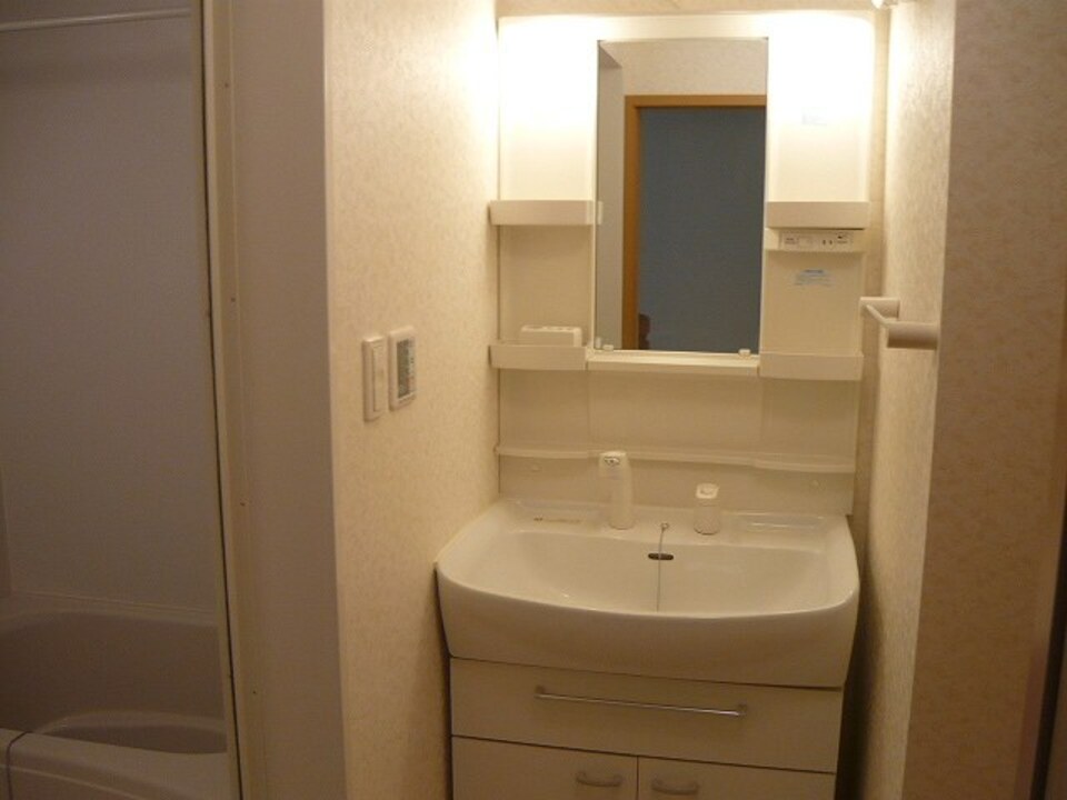 シャワー付洗面化粧台