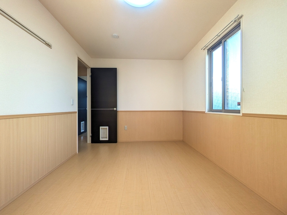 洋室（北西側）