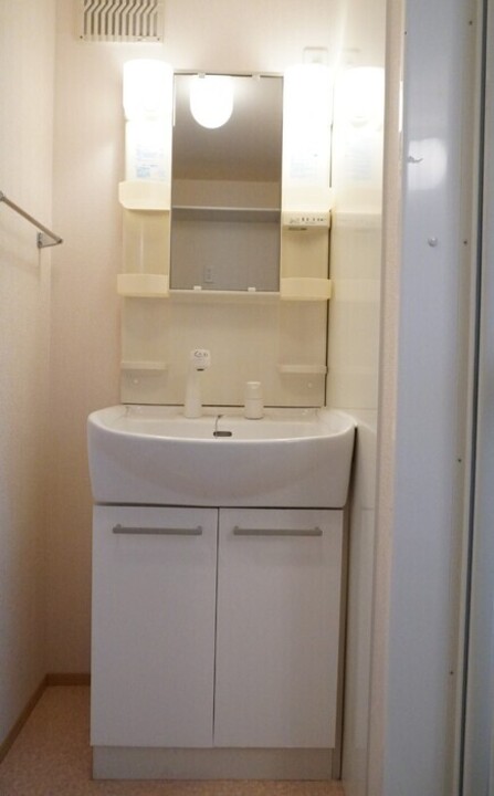 シャワー付洗面化粧台