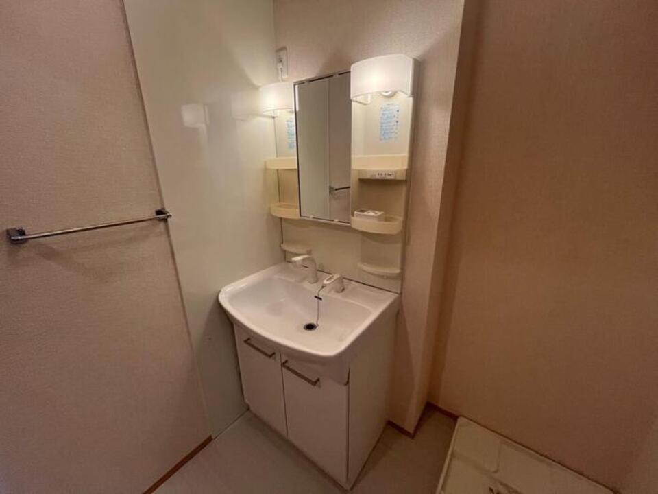 シャワー付洗面化粧台