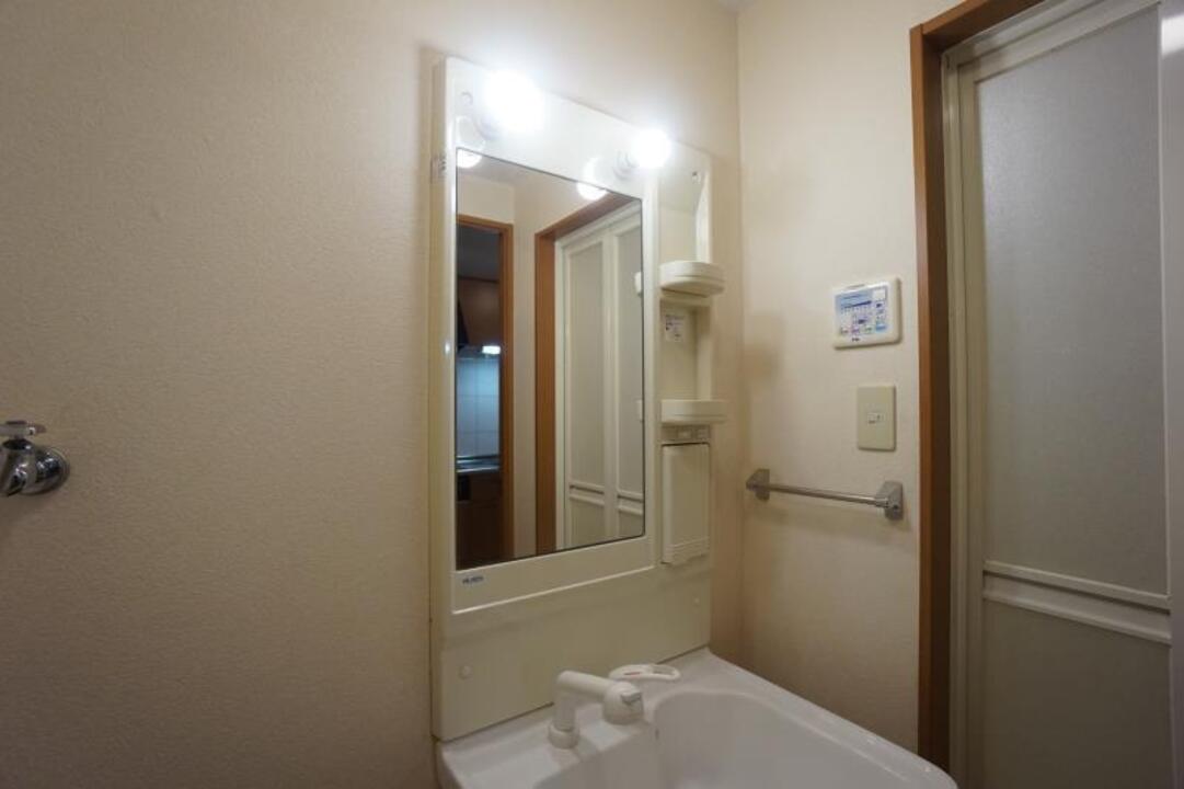 シャワー付洗面化粧台