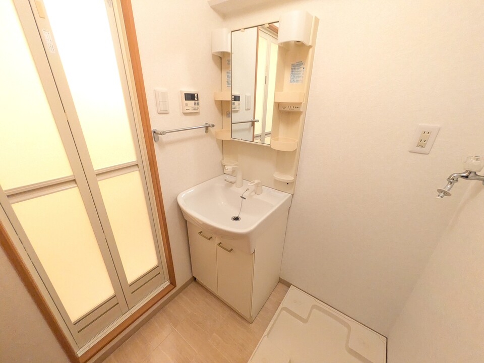 シャワー付洗面化粧台