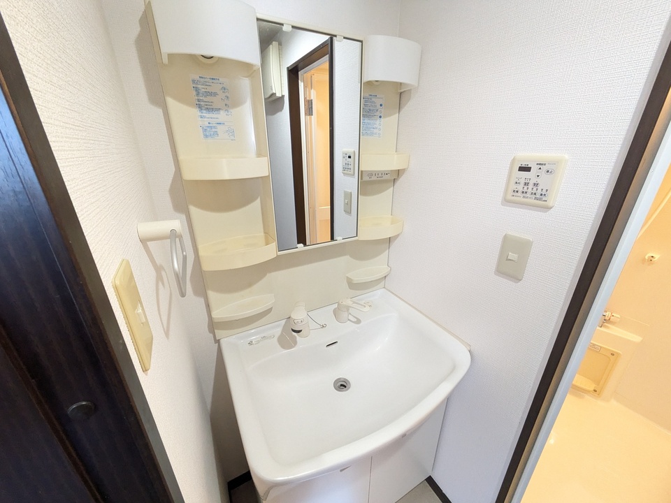 シャワー付洗面化粧台