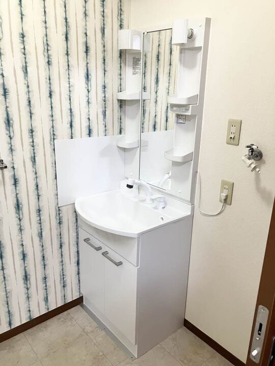 シャワー付洗面化粧台