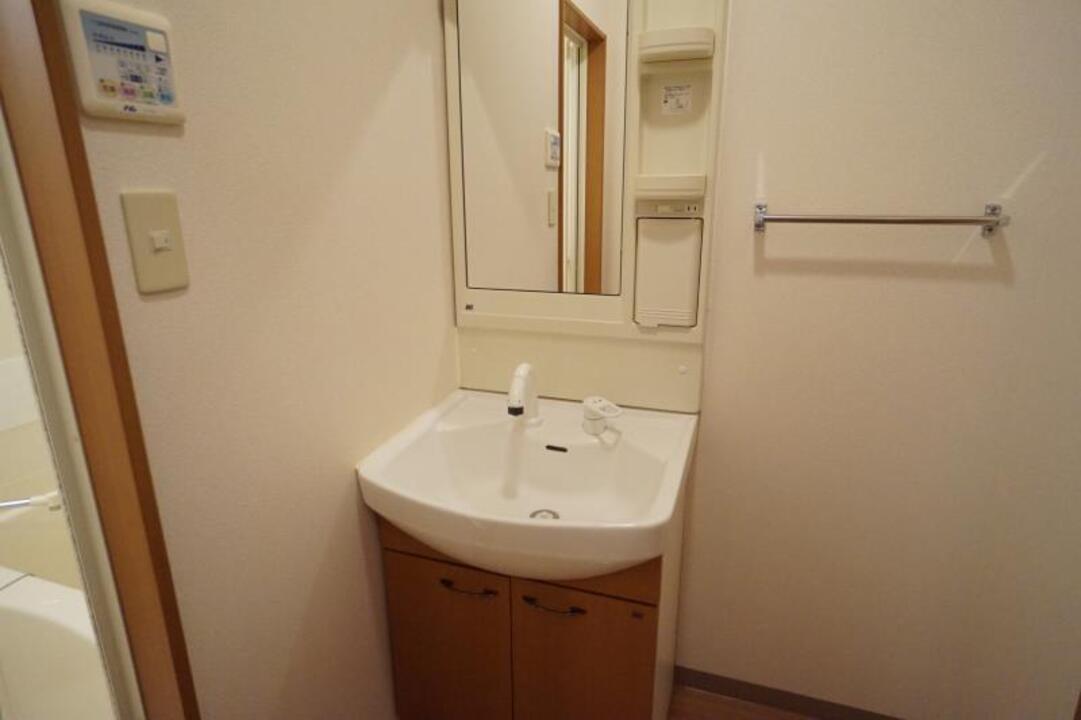 シャワー付洗面化粧台