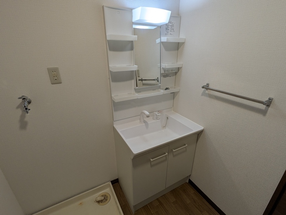 シャワー付洗面化粧台