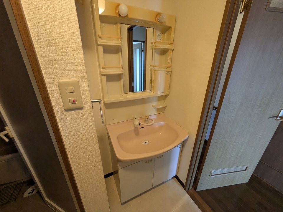 シャワー付洗面化粧台