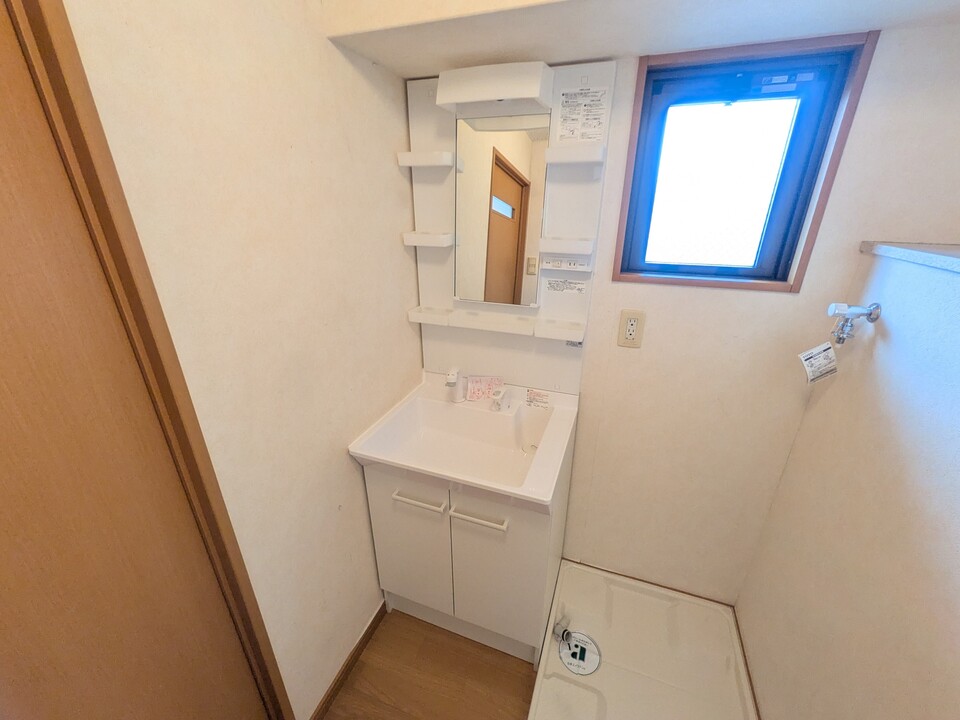 シャワー付洗面化粧台