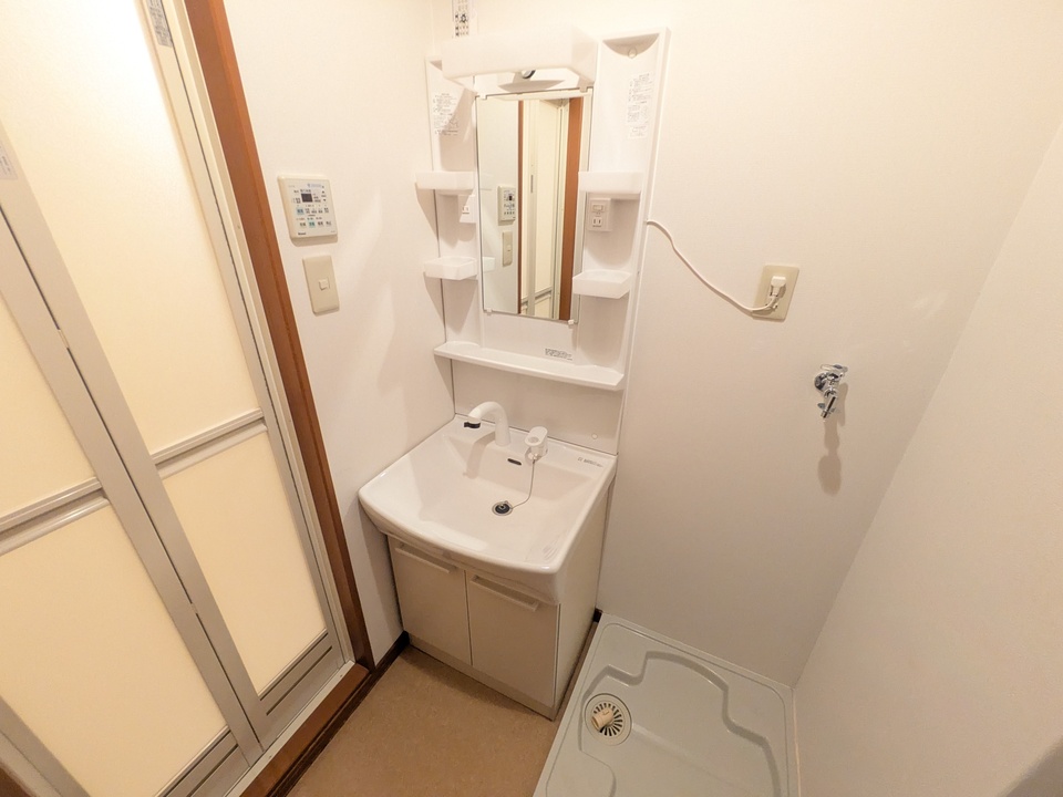 シャワー付洗面化粧台