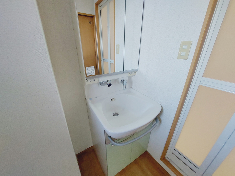 シャワー付洗面化粧台