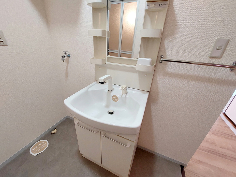 シャワー付洗面化粧台