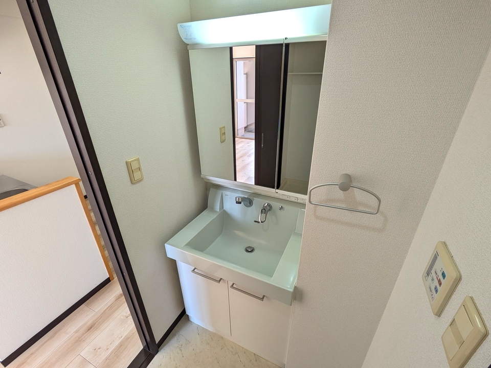 シャワー付洗面化粧台