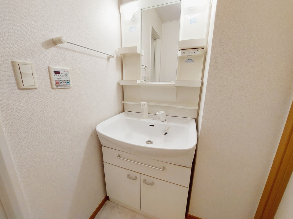 シャワー付洗面化粧台