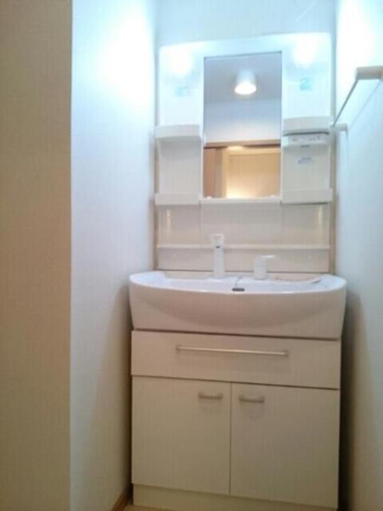 シャワー付洗面化粧台