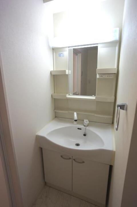 シャワー付洗面化粧台