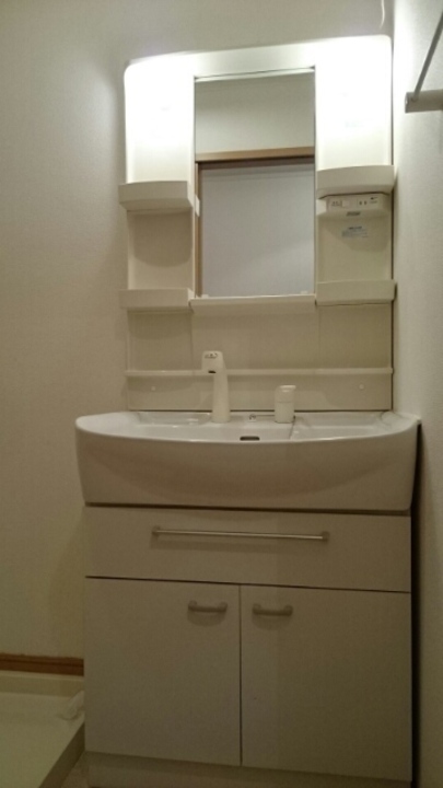 シャワー付洗面化粧台