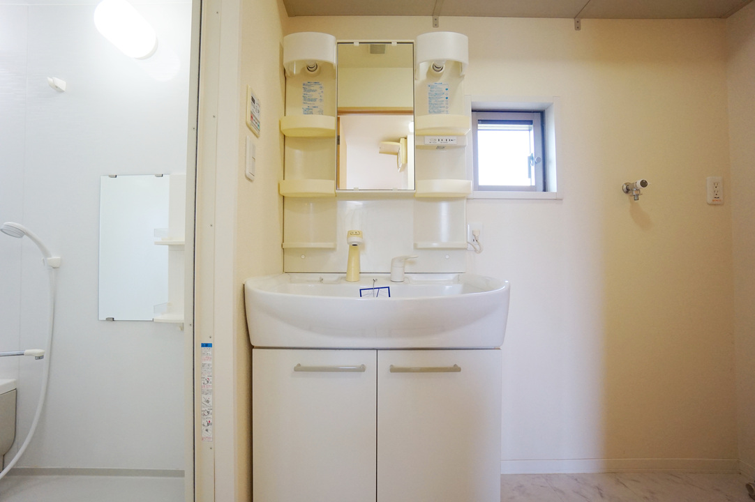 シャワー付洗面化粧台