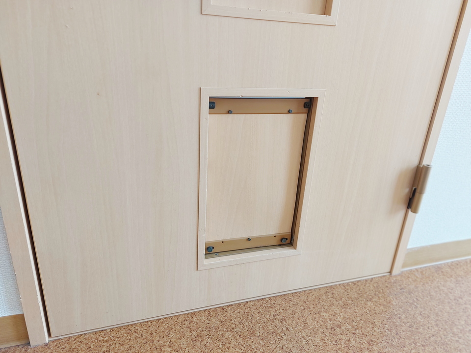 ペット出入口扉