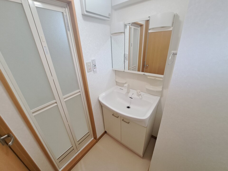 シャワー付洗面化粧台