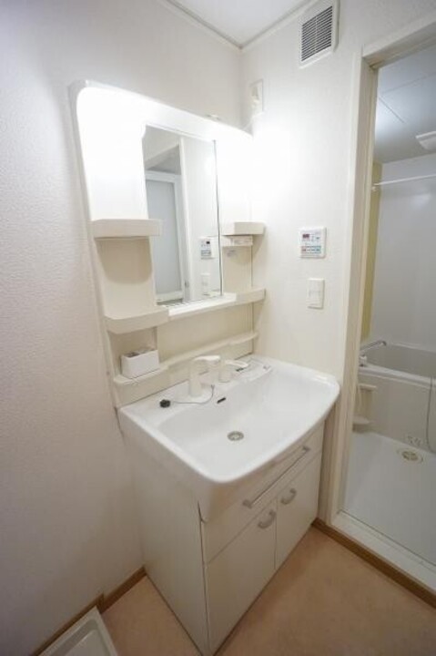 シャワー付洗面化粧台