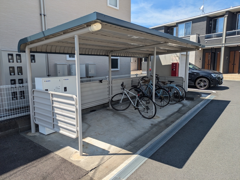 駐輪場（敷地外）
