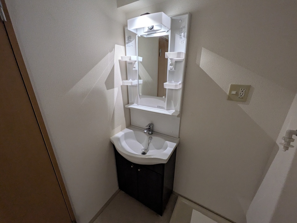 シャワー付洗面化粧台