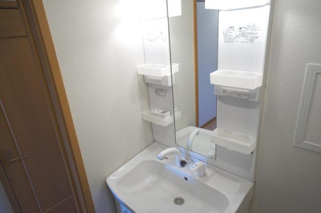 シャワー付洗面化粧台