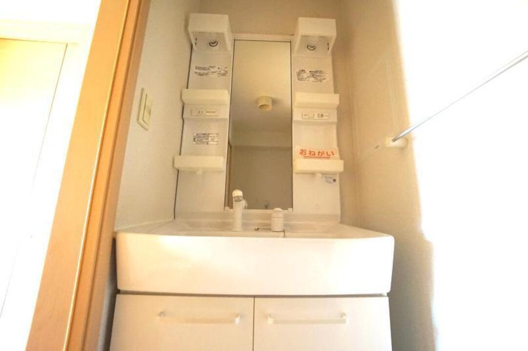 シャワー付洗面化粧台