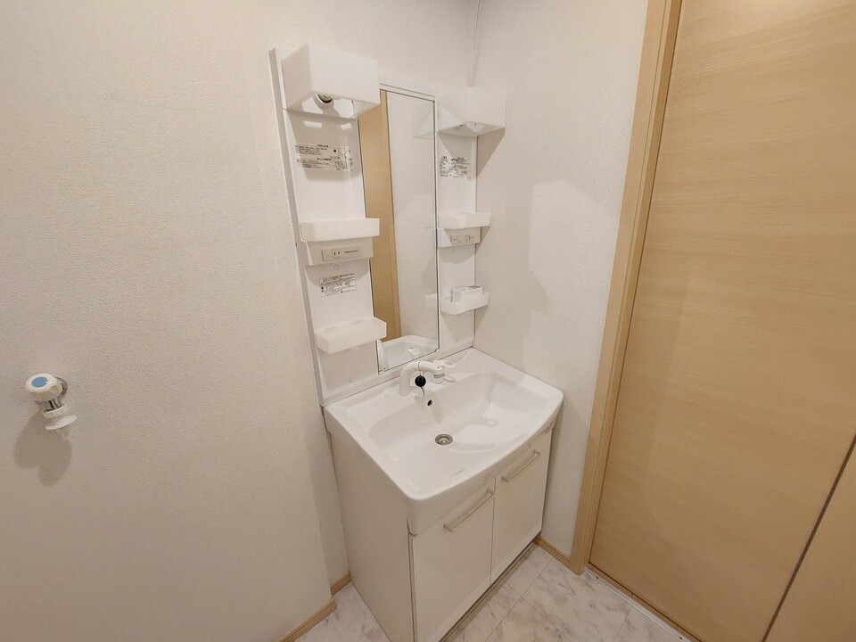 シャワー付洗面化粧台