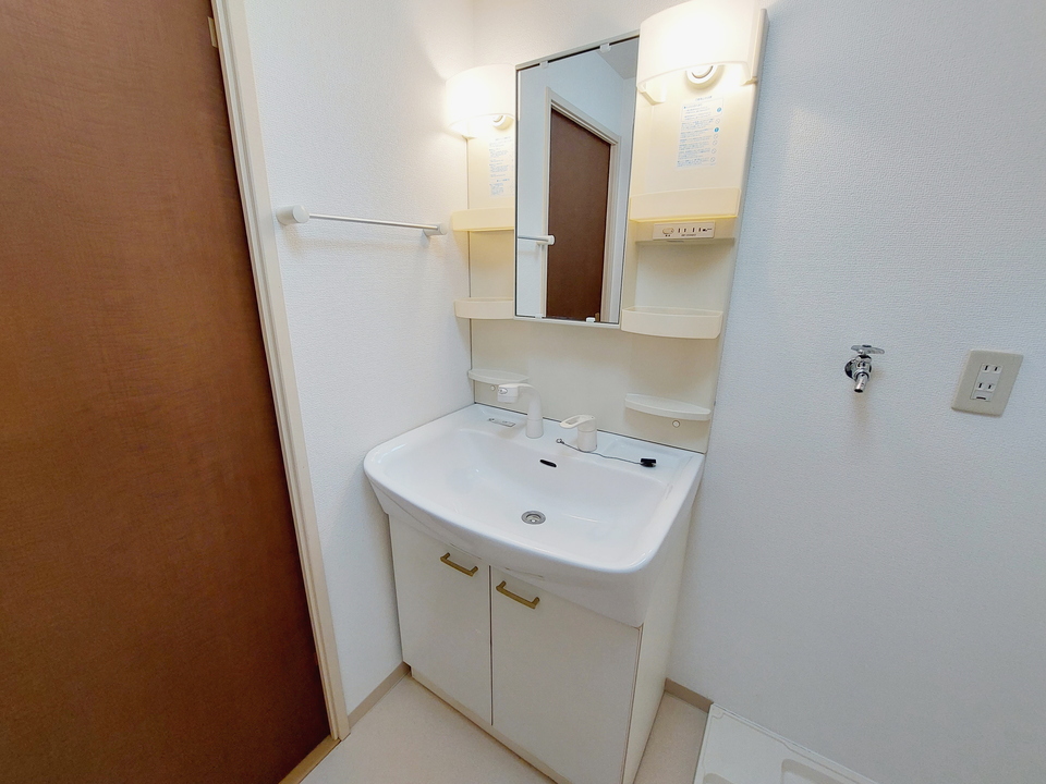 シャワー付洗面化粧台