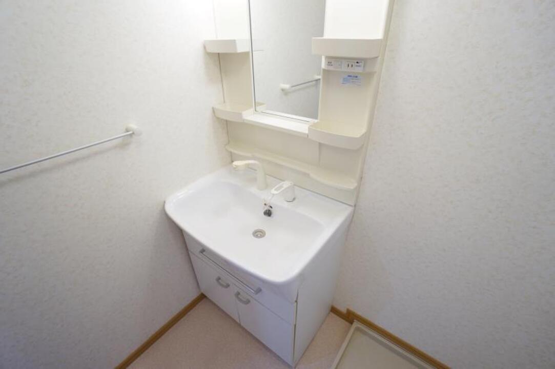 シャワー付洗面化粧台