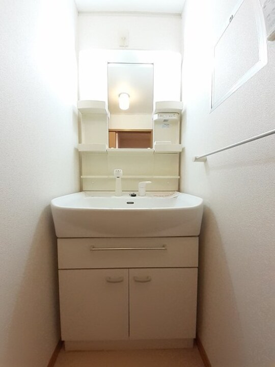 シャワー付洗面化粧台