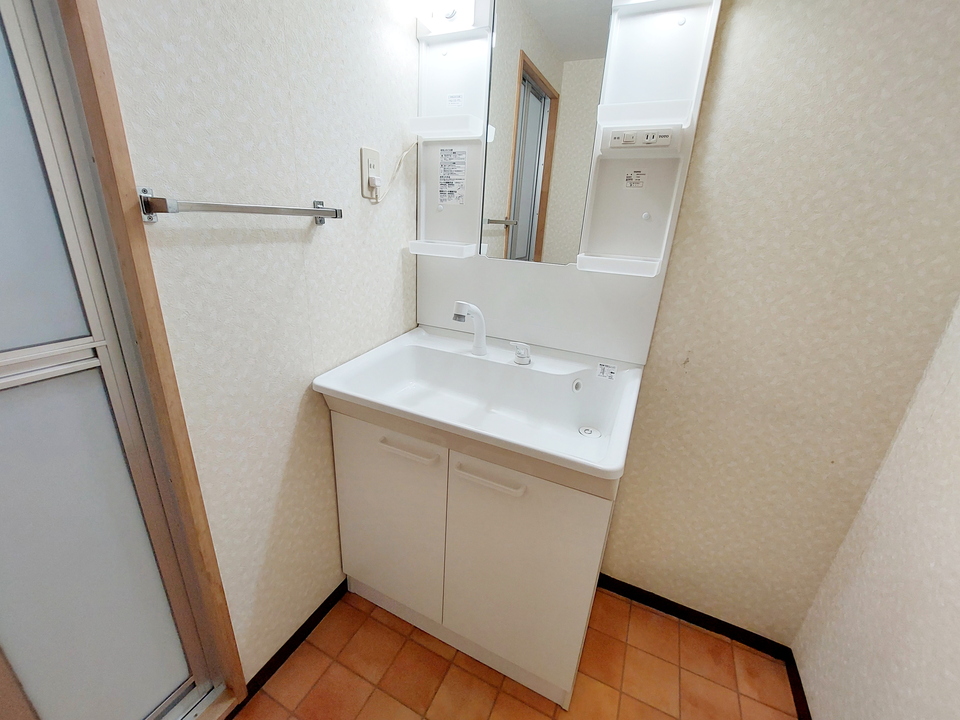 シャワー付洗面化粧台