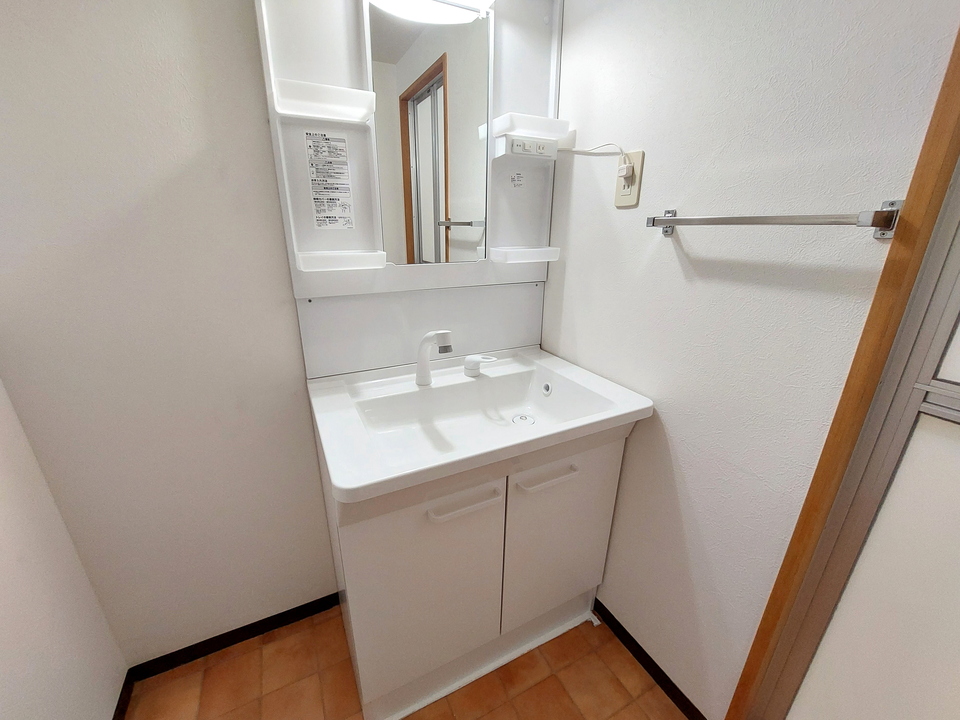 シャワー付洗面化粧台