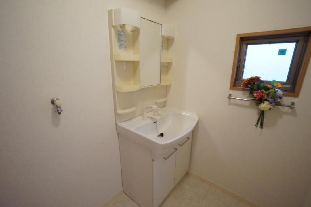 シャワー付洗面化粧台