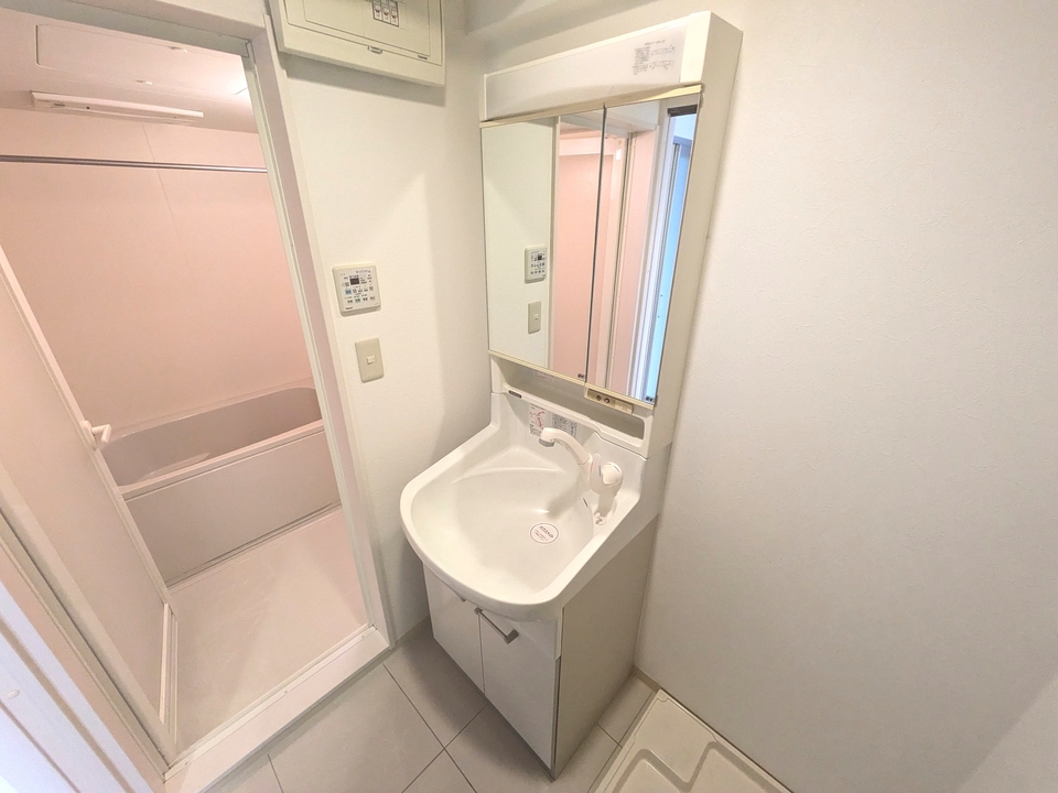 シャワー付洗面化粧台