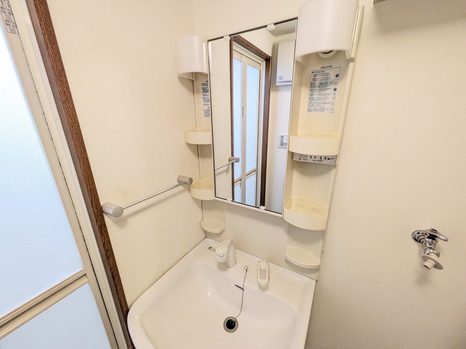 シャワー付洗面化粧台