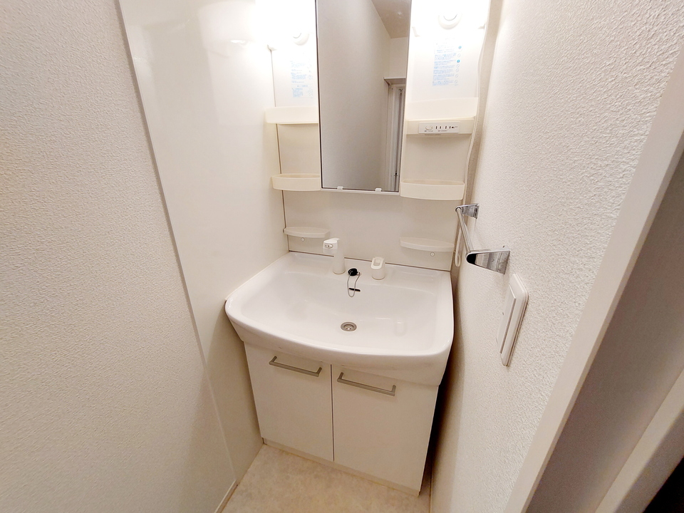 シャワー付洗面化粧台