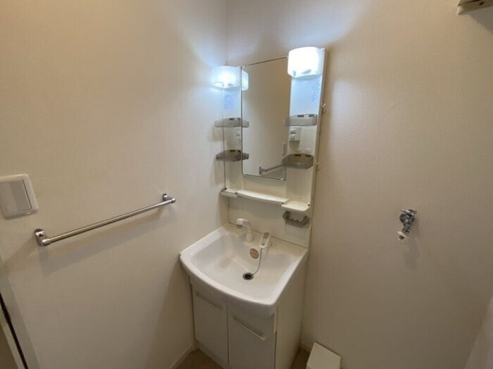 シャワー付洗面化粧台