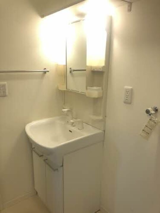 シャワー付洗面化粧台