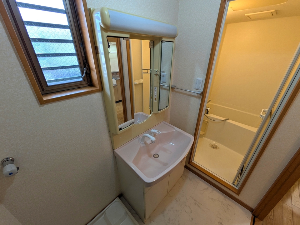 シャワー付洗面化粧台