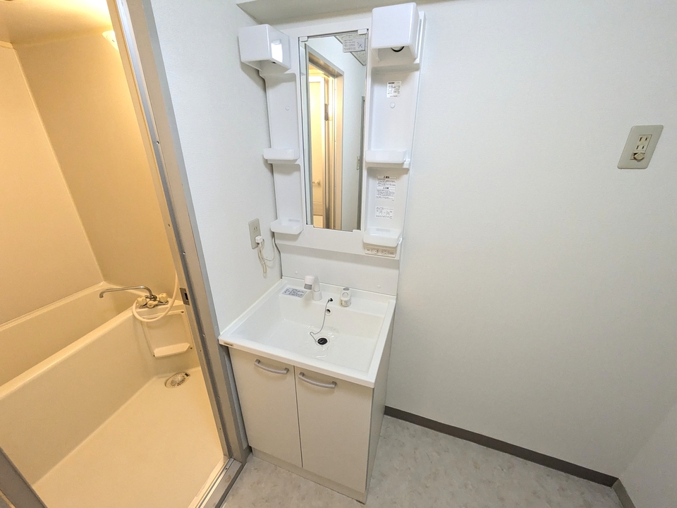 シャワー付洗面化粧台