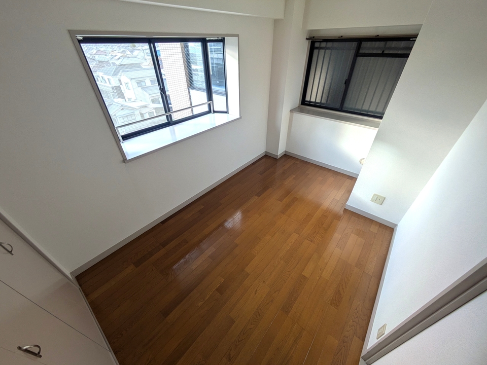 洋室（北西側）