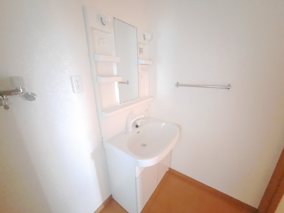 シャワー付洗面化粧台