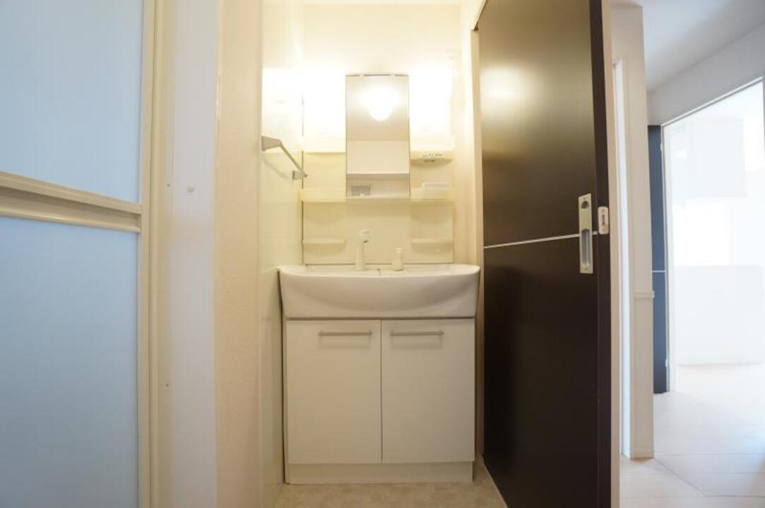 シャワー付洗面化粧台